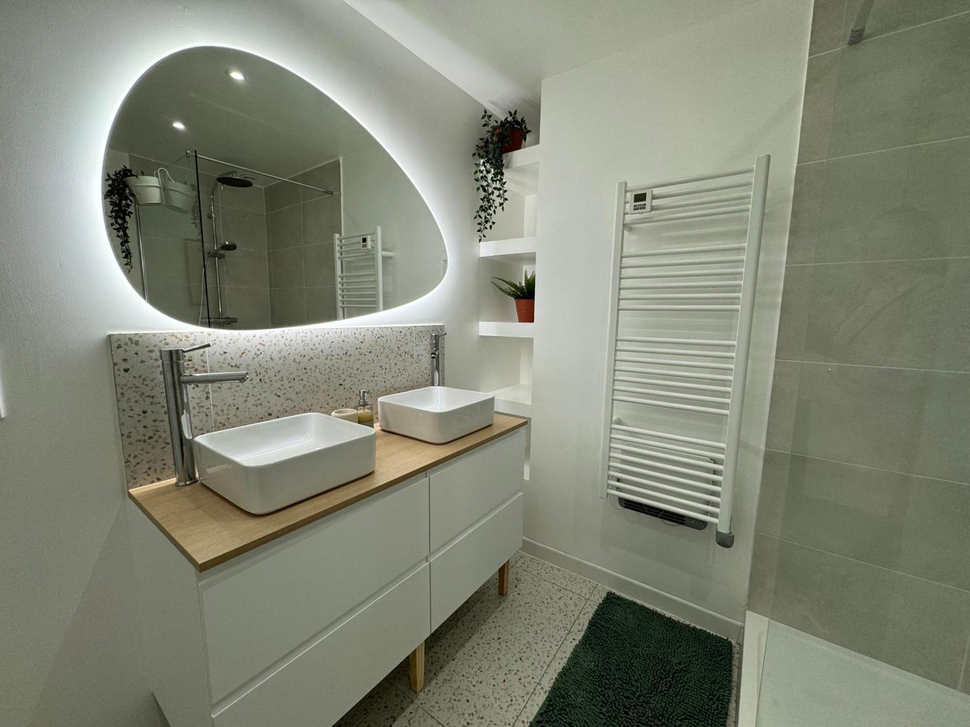 Le Rive Droite - Gare Centre - Wifi - Terrasse - Face Remparts Apartment อาวีญง ภายนอก รูปภาพ