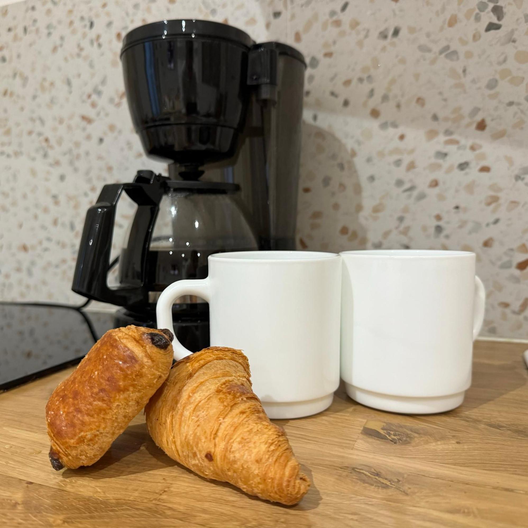 Le Rive Droite - Gare Centre - Wifi - Terrasse - Face Remparts Apartment อาวีญง ภายนอก รูปภาพ