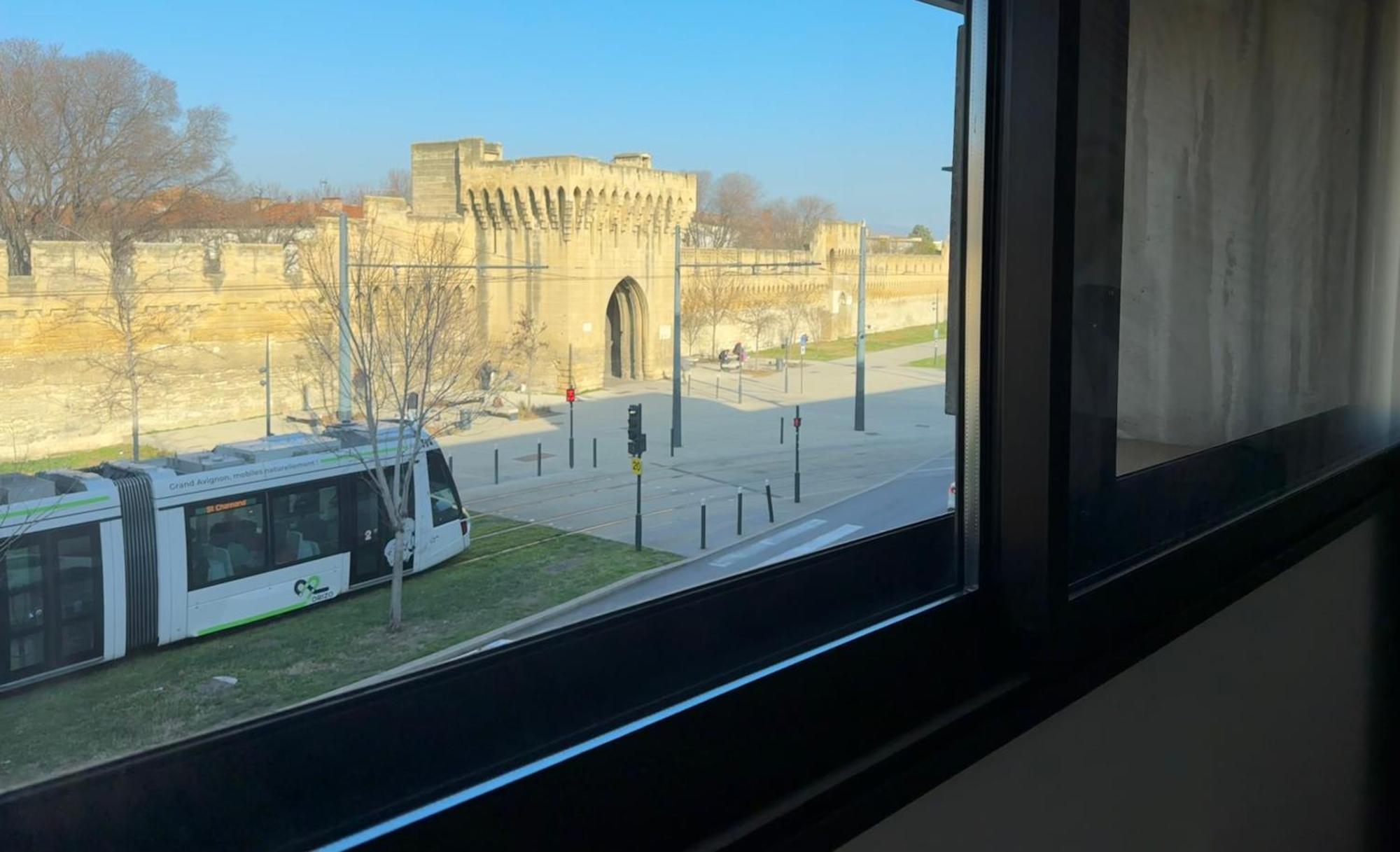 Le Rive Droite - Gare Centre - Wifi - Terrasse - Face Remparts Apartment อาวีญง ภายนอก รูปภาพ